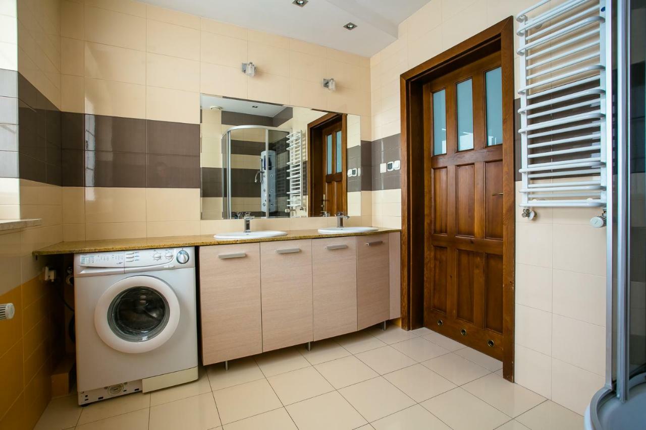 Appartement Pokoje Beskidzka à Lublin Extérieur photo